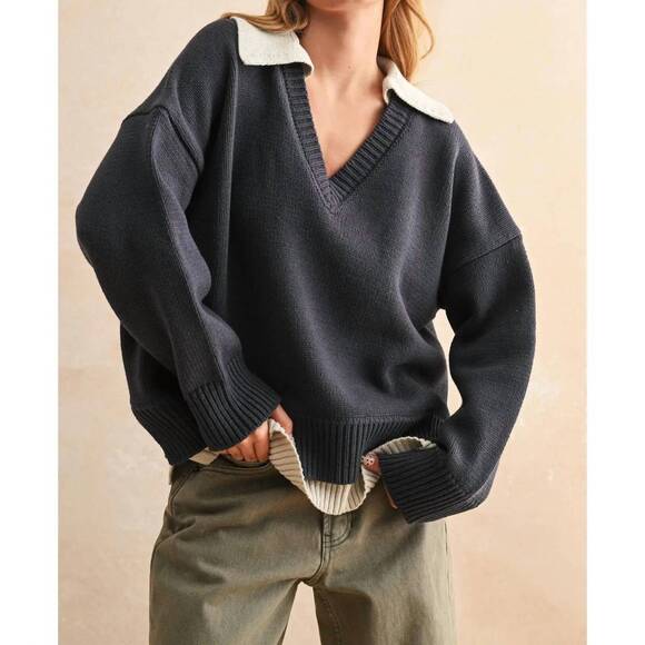 MIOU MUSE Sweaters - NEW MIOU MUSE color combo v-neck sweater top in navy